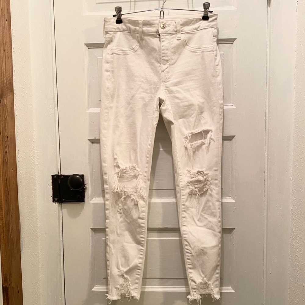 American Eagle white distressed jeggings.
